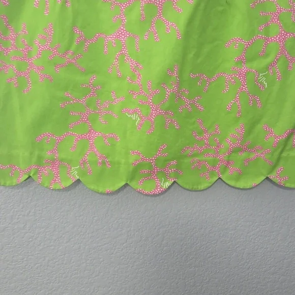 LILLY PULITZER Tropper Mini Skirt Sz 10 Pink Polka Dot Coral On Green Scalloped - Picture 8 of 10